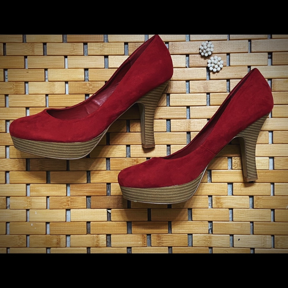 Red Guess Pumps
